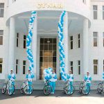 Döwletliler köşgüniň çagalaryna welosipedler gowşuryldy