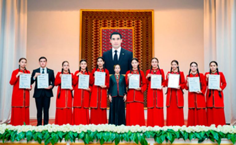 Magtymguly adyndaky Türkmen döwlet uniwersitetiniň talyplary rus dili boýunça halkara olimpiadada baýrakly orunlary eýelediler